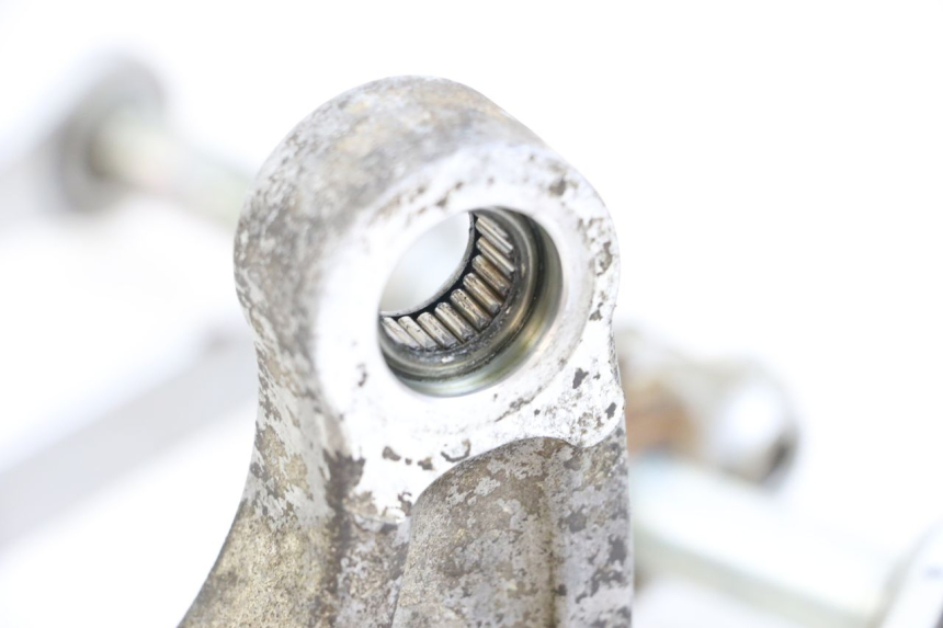 photo de ŁĄCZNIK AMORTYZATORA KAWASAKI KDX 125 (1990 - 1991) - Zbliżenie techniczne