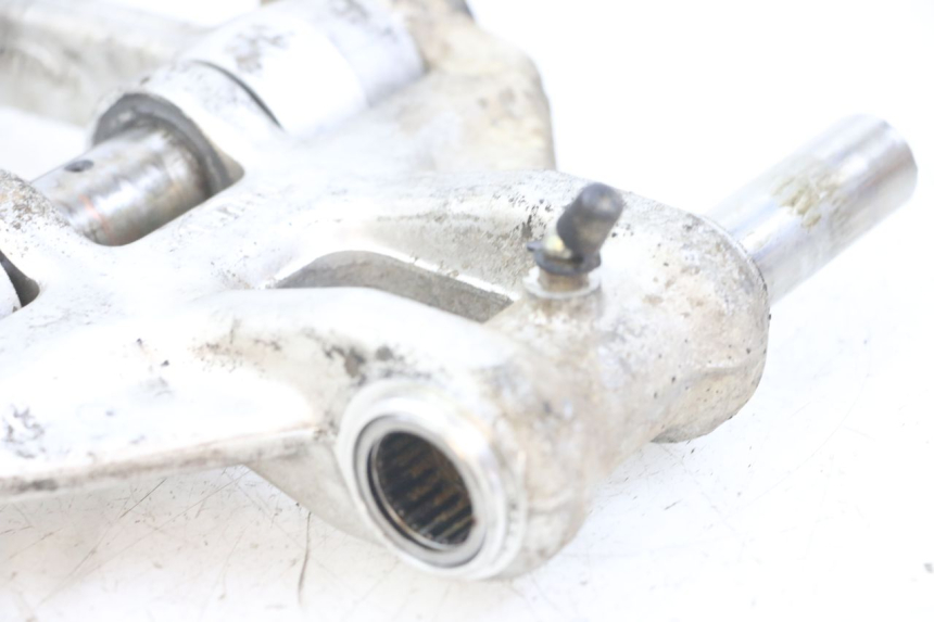 photo de ŁĄCZNIK AMORTYZATORA TRIUMPH SPEED TRIPLE T301 900 (1994 - 1996) - Zbliżenie komponentów