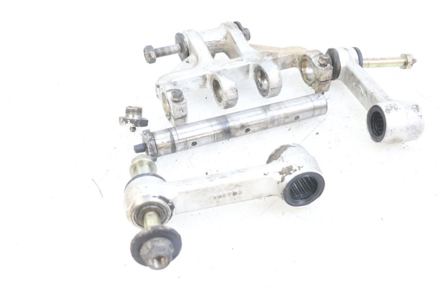 photo de ŁĄCZNIK AMORTYZATORA TRIUMPH SPEED TRIPLE T301 900 (1994 - 1996) - Inny kąt widzenia