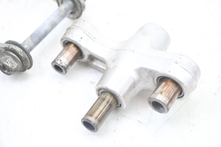 photo de ŁĄCZNIK AMORTYZATORA SUZUKI GSF S BANDIT 600 (2000 - 2004) - Zbliżenie techniczne