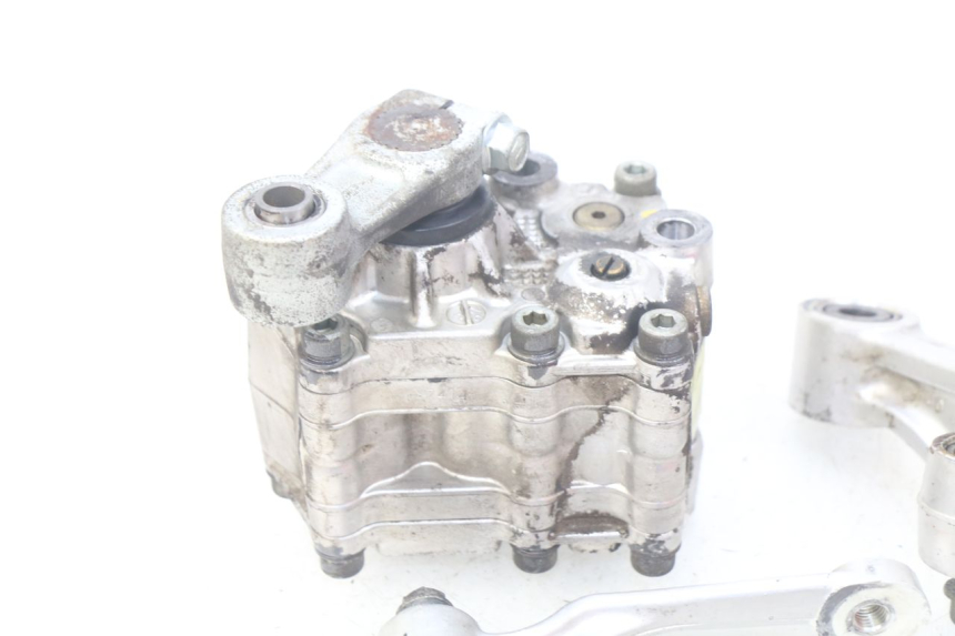 photo de ŁĄCZNIK AMORTYZATORA SUZUKI TLS TL S 1000 (1997 - 2001) - Zbliżenie techniczne