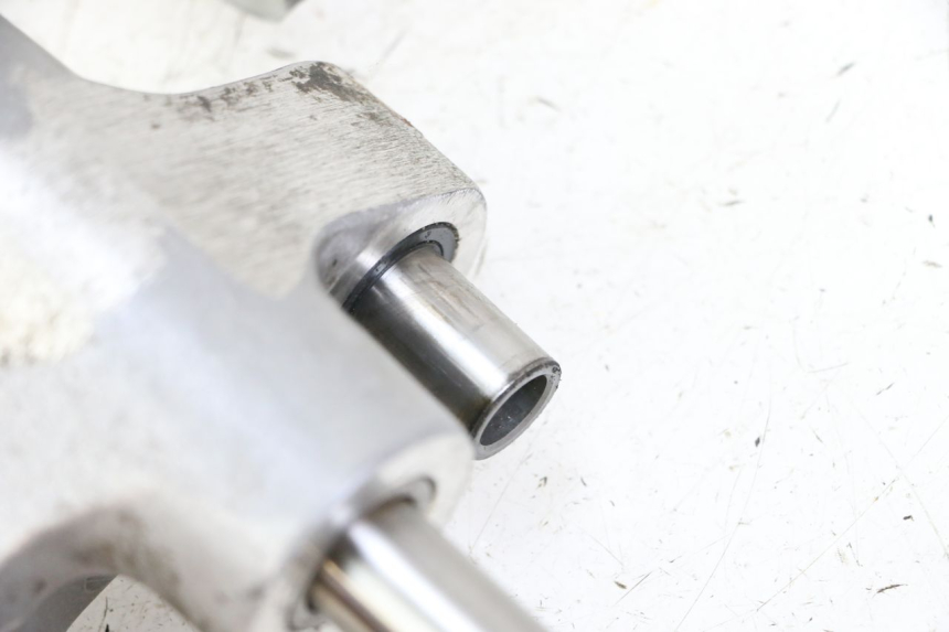 photo de ŁĄCZNIK AMORTYZATORA YAMAHA FZS FAZER 600 (2001 - 2003) - Zbliżenie techniczne