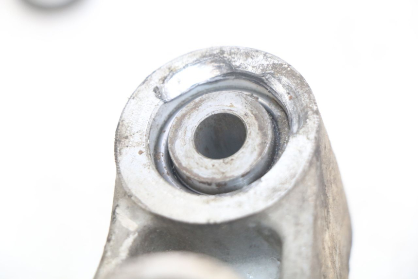 photo de ŁĄCZNIK AMORTYZATORA YAMAHA YZF R THUNDERCAT 600 (1996 - 2003) - Zbliżenie komponentów