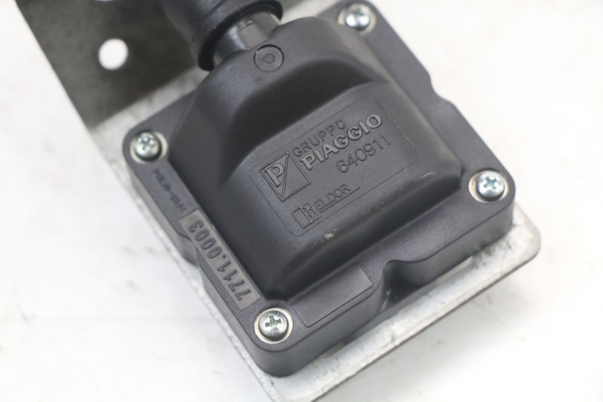 photo de CEWKA PIAGGIO MP3 LT 400 (2007 - 2012) - Zbliżenie techniczne