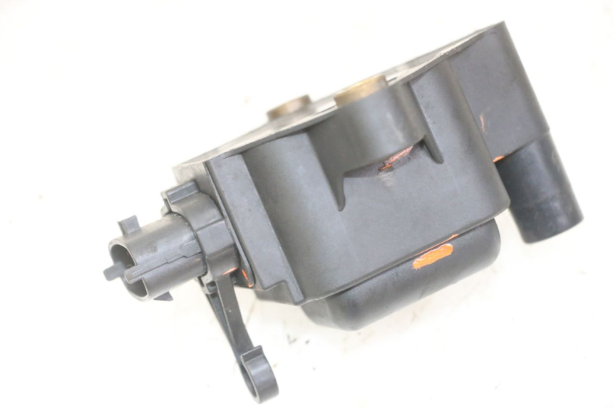 photo de CEWKA PIAGGIO MP3 LT 300 (2010 - 2016) - Zbliżenie techniczne