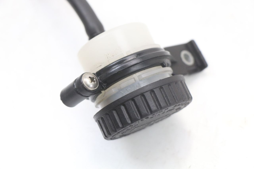 photo de ZBIORNIK PŁYNU HAMULCOWEGO MOTO GUZZI NORGE 8V GT 1200 (2011 - 2016) - Zbliżenie techniczne