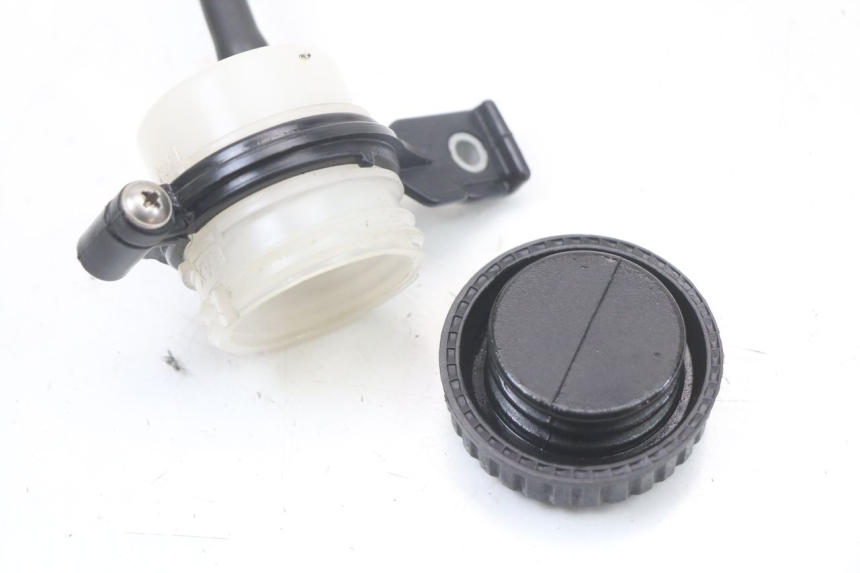 photo de ZBIORNIK PŁYNU HAMULCOWEGO MOTO GUZZI NORGE 8V GT 1200 (2011 - 2016) - Stan powierzchni