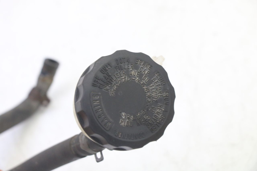 photo de ZBIORNIK PŁYNU HAMULCOWEGO TRIUMPH SPRINT 900 (1995 - 1998) - Inny kąt widzenia