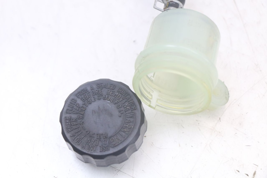 photo de ZBIORNIK PŁYNU HAMULCOWEGO YAMAHA TDM ABS 900 (2002 - 2014) - Zbliżenie techniczne