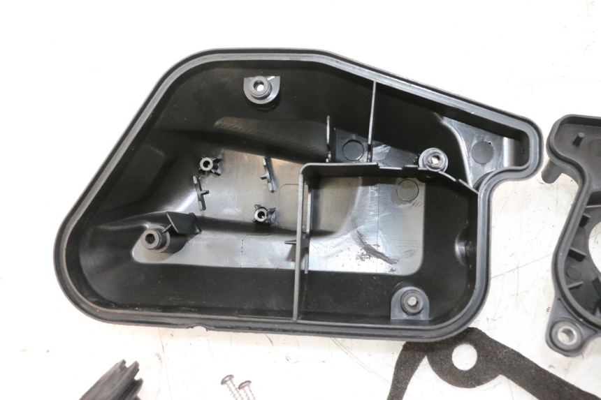 photo de OBUDOWA FILTRA POWIETRZA MBK BOOSTER SPIRIT NAKED 50 (2004 - 2017) - Zbliżenie komponentów