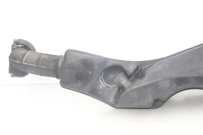 photo de OBUDOWA FILTRA POWIETRZA SUZUKI BURGMAN 125 (2007 - 2014) - Zbliżenie techniczne