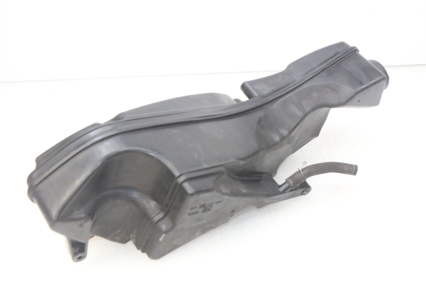 photo de OBUDOWA FILTRA POWIETRZA SUZUKI BURGMAN 125 (2007 - 2014) - Zbliżenie techniczne