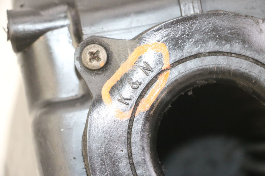 photo de OBUDOWA FILTRA POWIETRZA SUZUKI GS GSE 500 (2001 - 2003) - Punkty mocowania