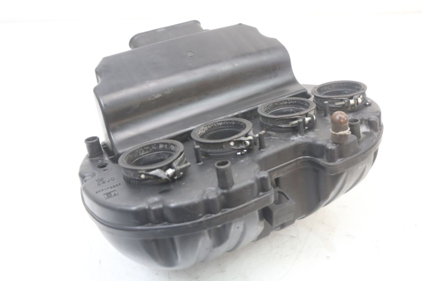 photo de OBUDOWA FILTRA POWIETRZA SUZUKI GSR 750 (2011 - 2017) - Inny kąt widzenia