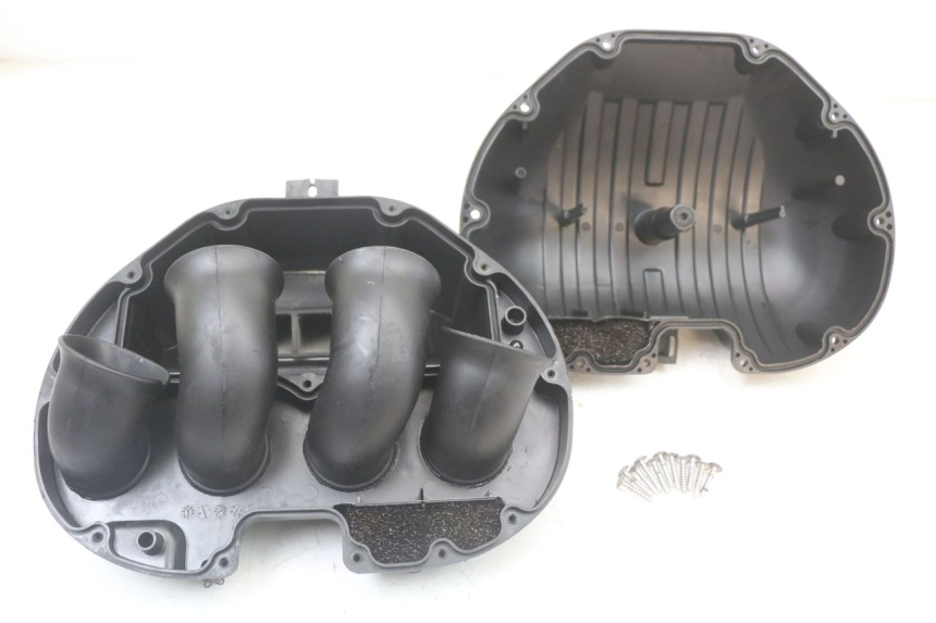 photo de OBUDOWA FILTRA POWIETRZA SUZUKI GSR 750 (2011 - 2017) - Zbliżenie techniczne