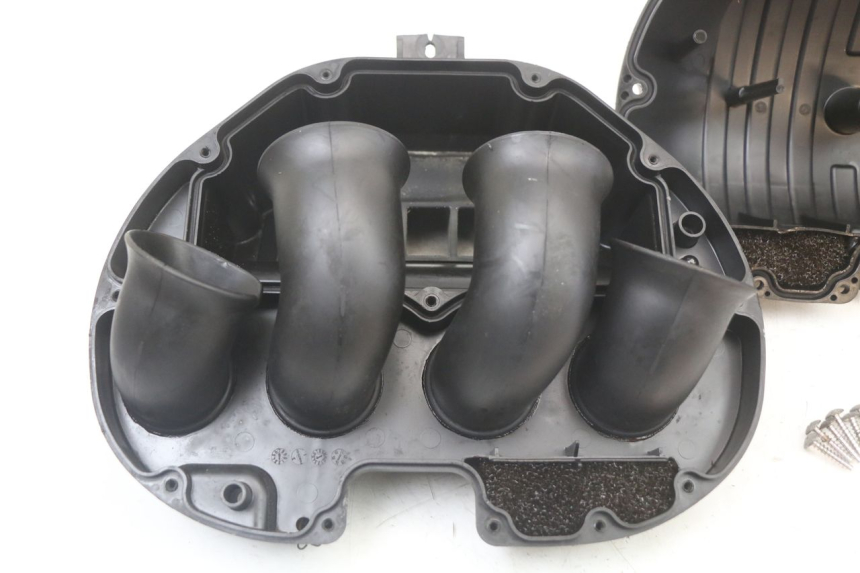 photo de OBUDOWA FILTRA POWIETRZA SUZUKI GSR 750 (2011 - 2017) - Punkty mocowania