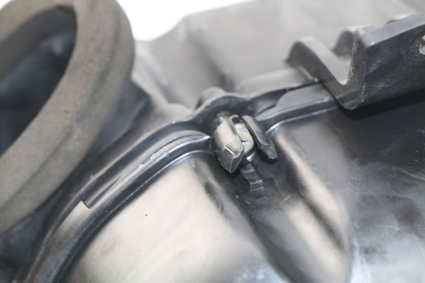 photo de OBUDOWA FILTRA POWIETRZA SUZUKI GSX-R GSXR 600 (2001 - 2003) - Szczegół części