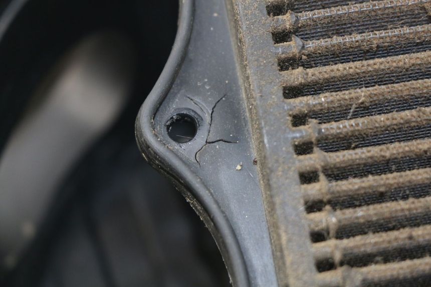 photo de OBUDOWA FILTRA POWIETRZA SUZUKI GSX-R GSXR 600 (2001 - 2003) - Zbliżenie techniczne