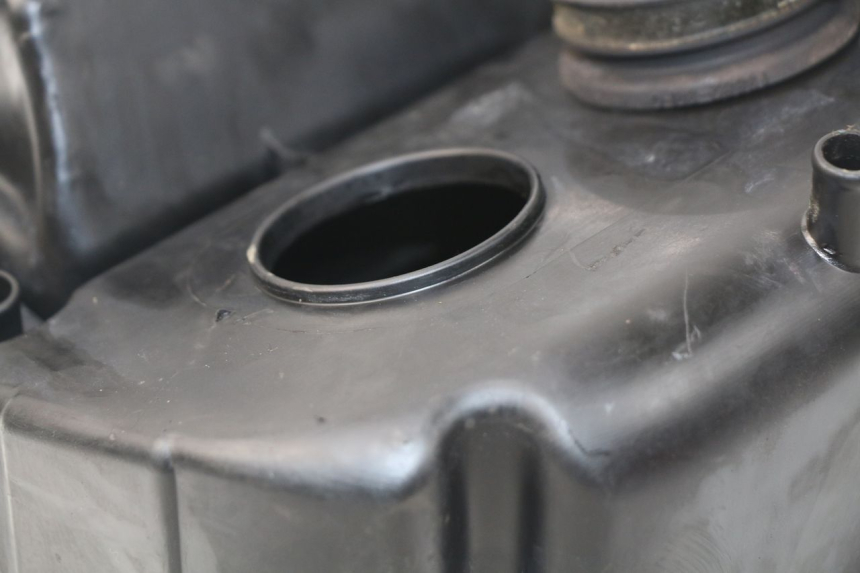 photo de OBUDOWA FILTRA POWIETRZA SUZUKI GSX-R GSXR 600 (2001 - 2003) - Oznaczenia i referencje