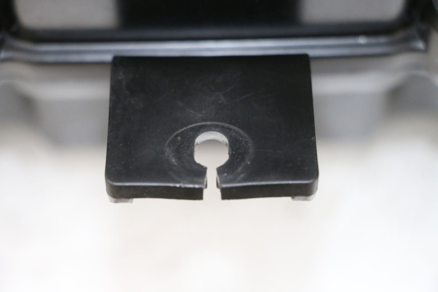 photo de OBUDOWA FILTRA POWIETRZA SUZUKI GSXR GSX-R 1000 (2003 - 2004) - Zoom stanu zużycia