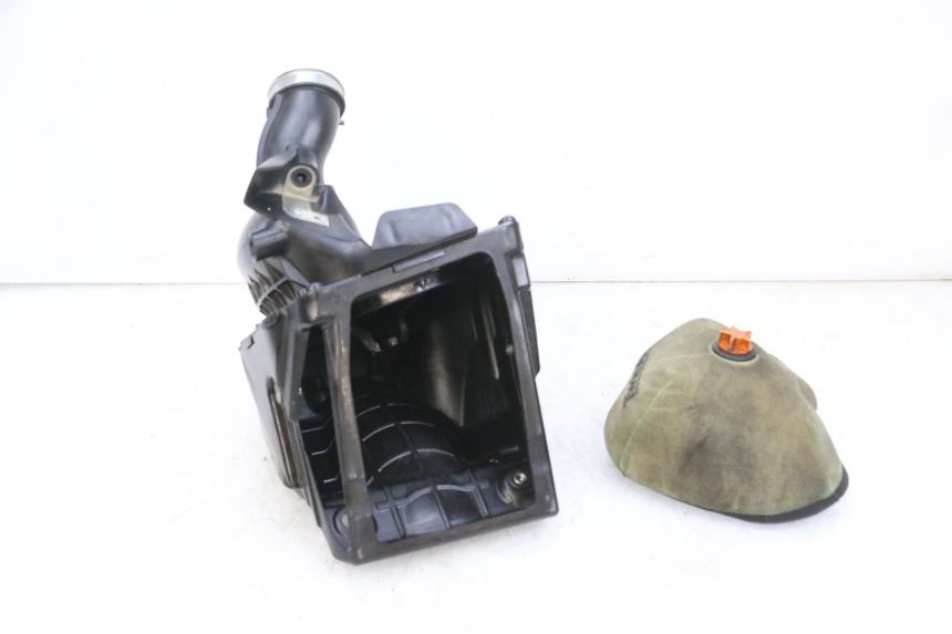 photo de OBUDOWA FILTRA POWIETRZA KAWASAKI KXF KX-F 250 (2017 - 2019) - Zbliżenie techniczne