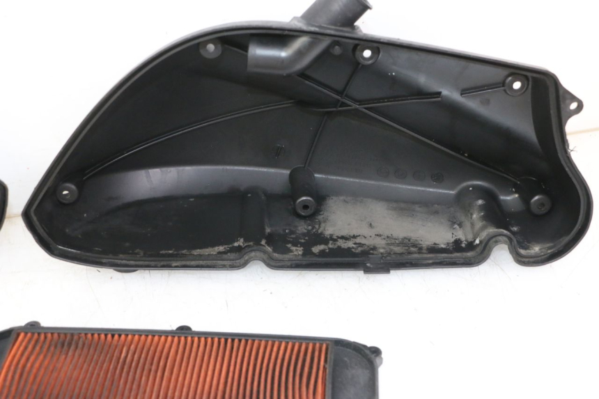 photo de OBUDOWA FILTRA POWIETRZA KYMCO GRAND DINK 125 (2008 - 2014) - Zbliżenie komponentów