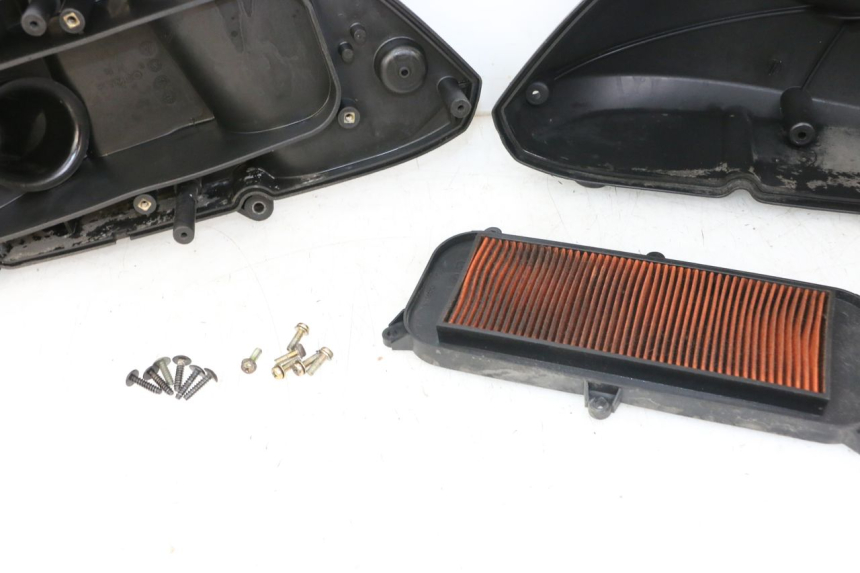 photo de OBUDOWA FILTRA POWIETRZA KYMCO GRAND DINK 125 (2008 - 2014) - Widok z bliska