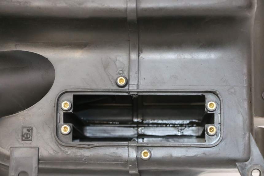 photo de OBUDOWA FILTRA POWIETRZA KYMCO XCITING 500 (2007 - 2010) - Stan powierzchni