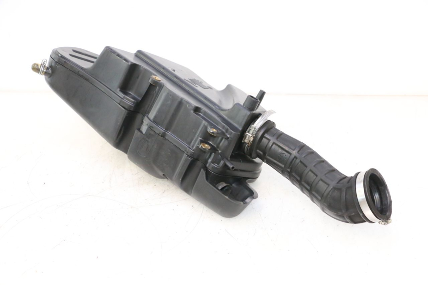 photo de OBUDOWA FILTRA POWIETRZA PIAGGIO MP3 LT 400 (2007 - 2012) - Zbliżenie techniczne