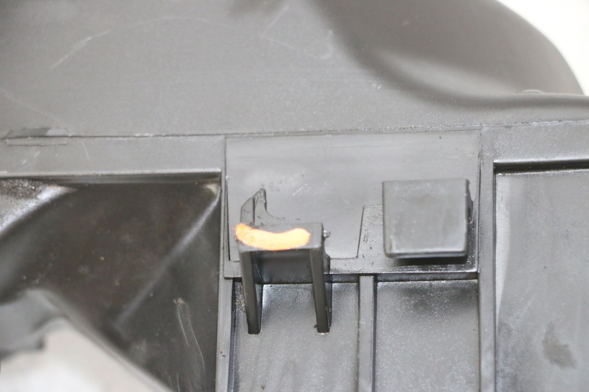 photo de OBUDOWA FILTRA POWIETRZA PIAGGIO FLY 2T 50 (2004 - 2017) - Zbliżenie techniczne