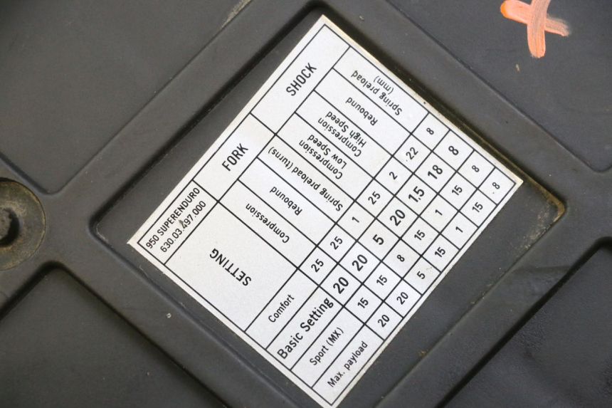 photo de OBUDOWA FILTRA POWIETRZA KTM SUPERENDURO R 950 (2005 - 2009) - Zoom stanu zużycia