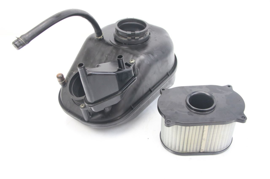 photo de OBUDOWA FILTRA POWIETRZA SUZUKI SV S 650 (1999 - 2002) - Zbliżenie techniczne