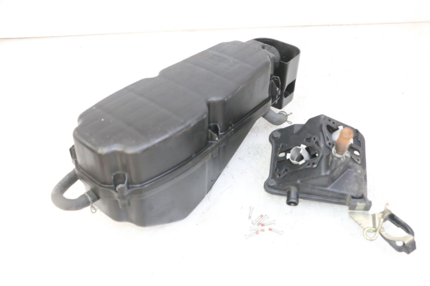 photo de OBUDOWA FILTRA POWIETRZA HONDA XLV VARADERO 125 (2000 - 2006) - Zbliżenie techniczne