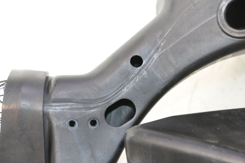 photo de OBUDOWA FILTRA POWIETRZA KAWASAKI ZZR 600 (1995 - 2004) - Zbliżenie komponentów