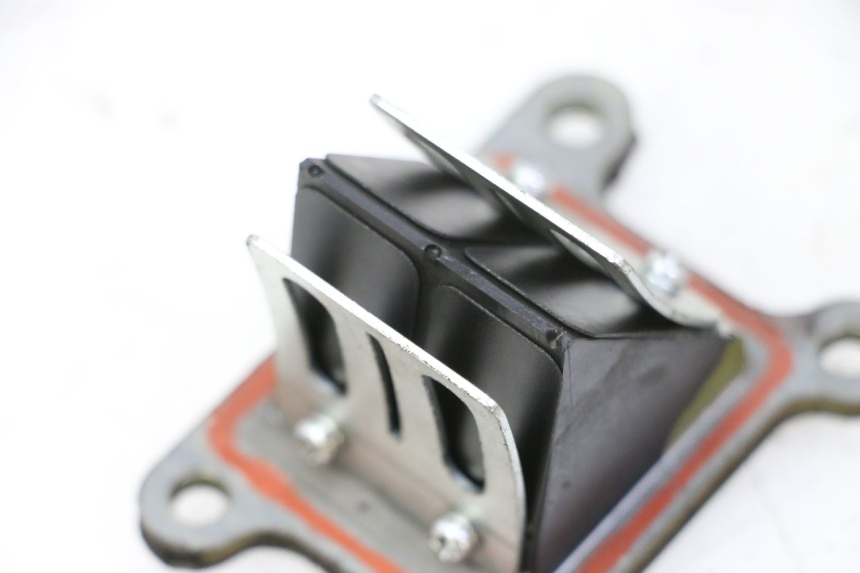 photo de OBUDOWA ZAWORÓW KANAŁOWYCH KYMCO AGILITY NAKED RENOUVO 2T 50 (2011 - 2018) - Zoom stanu zużycia