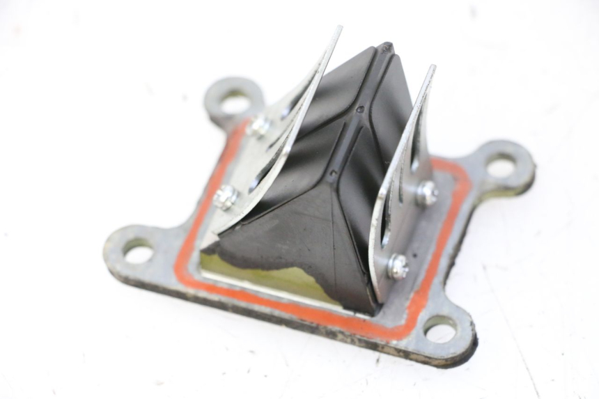 photo de OBUDOWA ZAWORÓW KANAŁOWYCH KYMCO AGILITY NAKED RENOUVO 2T 50 (2011 - 2018) - Inny kąt widzenia