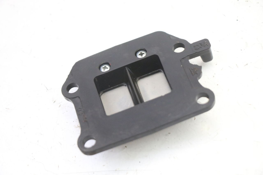 photo de OBUDOWA ZAWORÓW KRZYWKOWYCH MBK BOOSTER NEXT GENERATION 50 (1995 - 1998) - Inny kąt widzenia