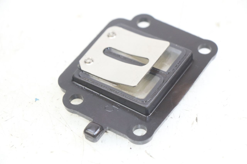 photo de OBUDOWA ZAWORÓW KANAŁOWYCH MBK BOOSTER SPIRIT 50 (2004 - 2017) - Inny kąt widzenia