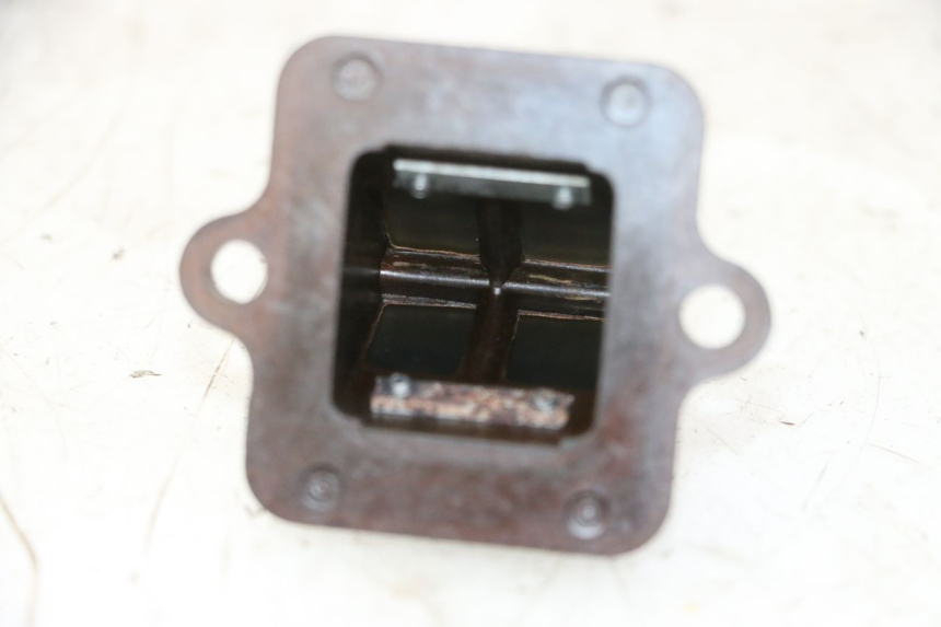 photo de OBUDOWA ZAWORÓW KANAŁOWYCH PEUGEOT CITYSTAR 50 (2013 - 2017) - Inny kąt widzenia