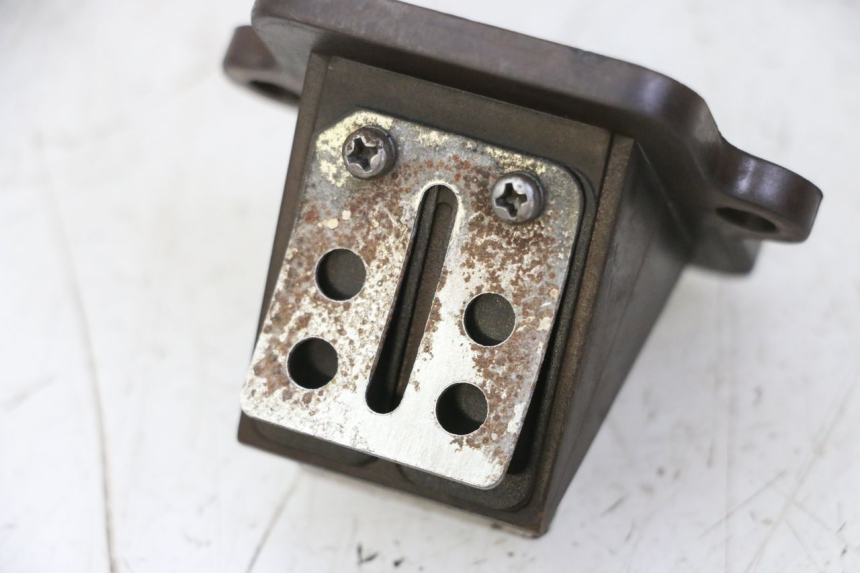 photo de OBUDOWA ZAWORÓW KANAŁOWYCH PEUGEOT CITYSTAR 50 (2013 - 2017) - Zbliżenie techniczne