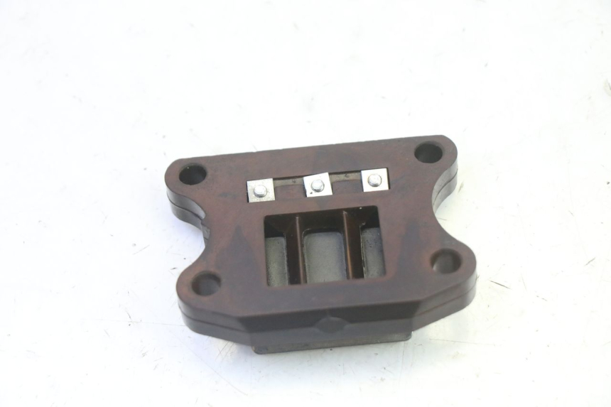 photo de OBUDOWA ZAWORÓW KANAŁOWYCH PEUGEOT ELYSTAR 50 (2002 - 2014) - Inny kąt widzenia