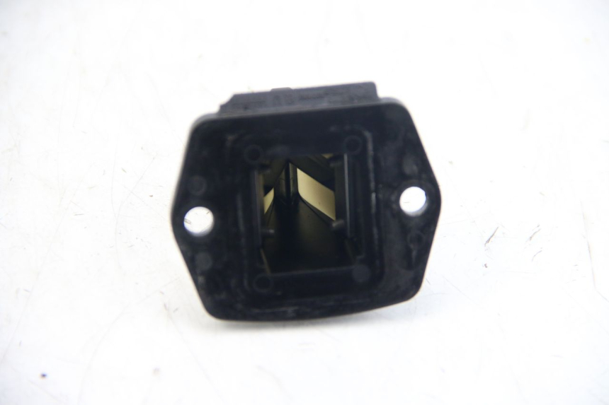 photo de OBUDOWA ZAWORÓW KANAŁOWYCH PIAGGIO FLY 2T 50 (2004 - 2017) - Inny kąt widzenia