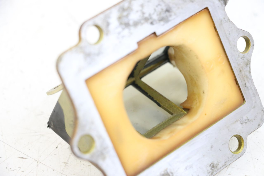 photo de OBUDOWA ZAWORÓW KANAŁOWYCH KAWASAKI KDX 125 (1990 - 1991) - Szczegół części