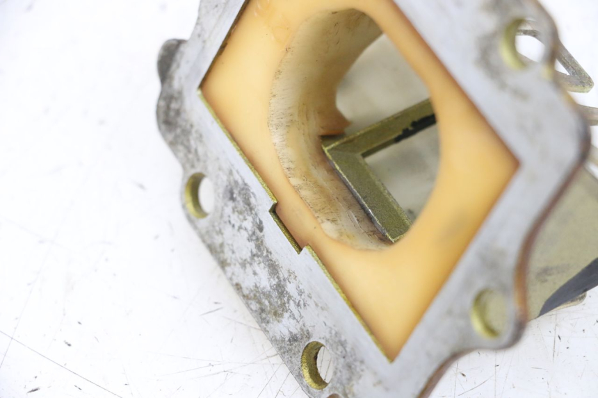 photo de OBUDOWA ZAWORÓW KANAŁOWYCH KAWASAKI KDX 125 (1990 - 1991) - Inny kąt widzenia