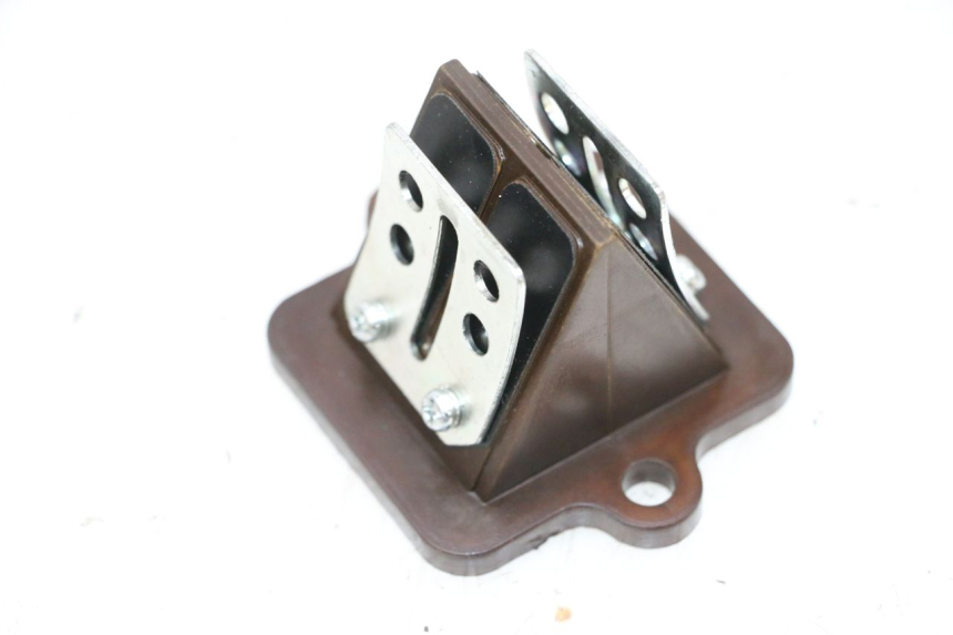 photo de OBUDOWA ZAWORÓW KANAŁOWYCH PEUGEOT KISBEE 2T 50 (2010 - 2017) - Inny kąt widzenia