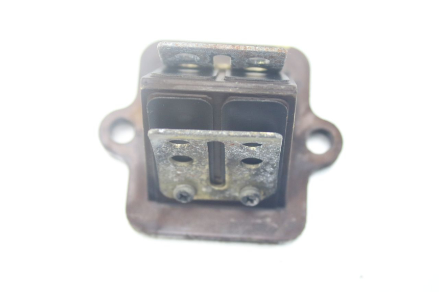 photo de OBUDOWA ZAWORÓW KRZYWKOWYCH PEUGEOT LUDIX SNAKE 2T 50 (2004 - 2014) - Inny kąt widzenia