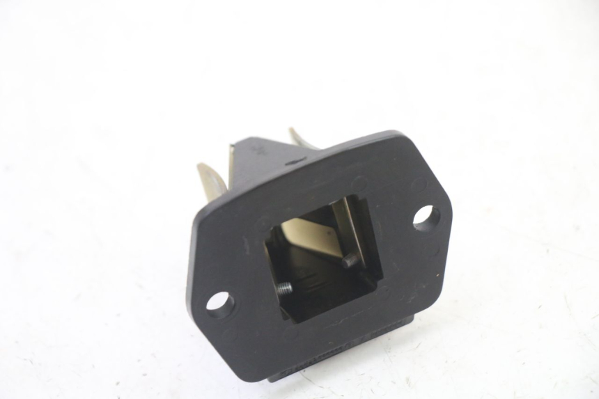 photo de OBUDOWA ZAWORÓW KANAŁOWYCH PIAGGIO NEW TYPHOON 50 (2018 - 2021) - Inny kąt widzenia