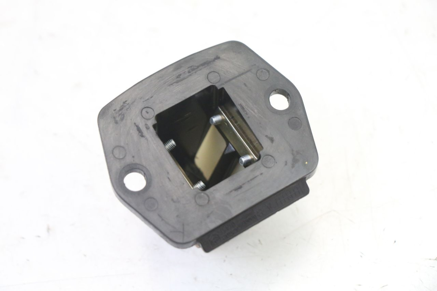 photo de OBUDOWA ZAWORÓW KANAŁOWYCH PIAGGIO NEW TYPHOON 50 (2018 - 2021) - Zbliżenie techniczne