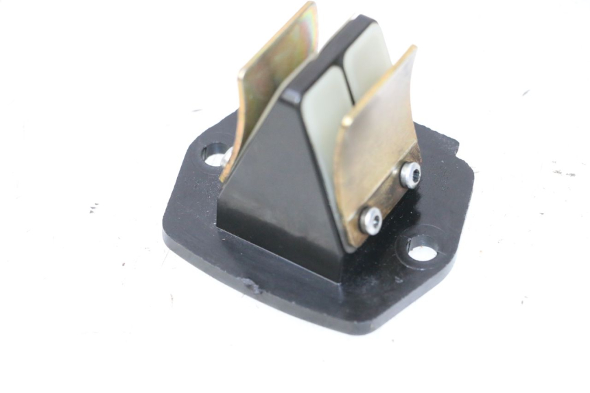 photo de OBUDOWA ZAWORÓW KANAŁOWYCH PIAGGIO NEW TYPHOON 50 (2018 - 2021) - Inny kąt widzenia