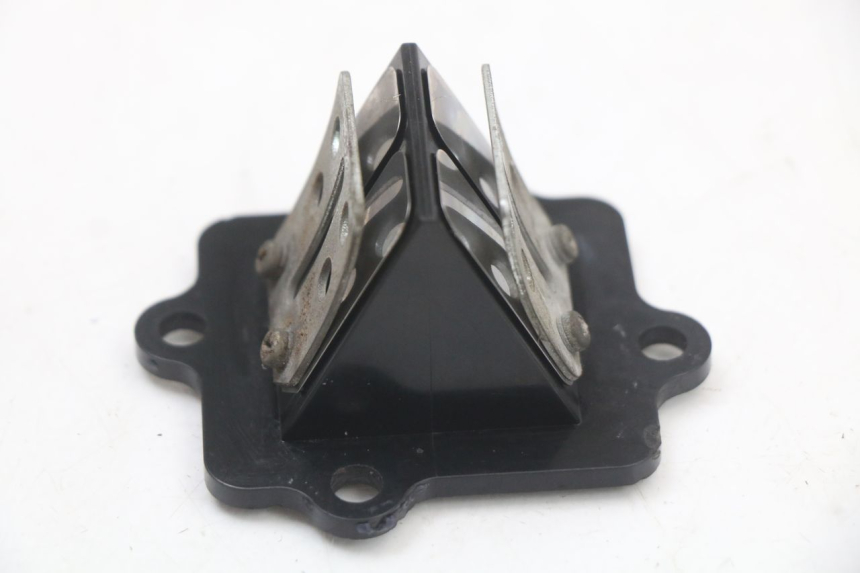 photo de OBUDOWA ZAWORÓW KANAŁOWYCH MBK OVETTO ONE 2T 50 (2013 - 2017) - Widok główny